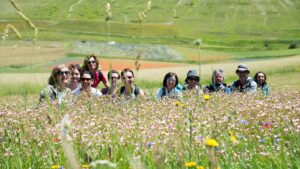 foto di gruppo nella fioritura dei monti sibillini