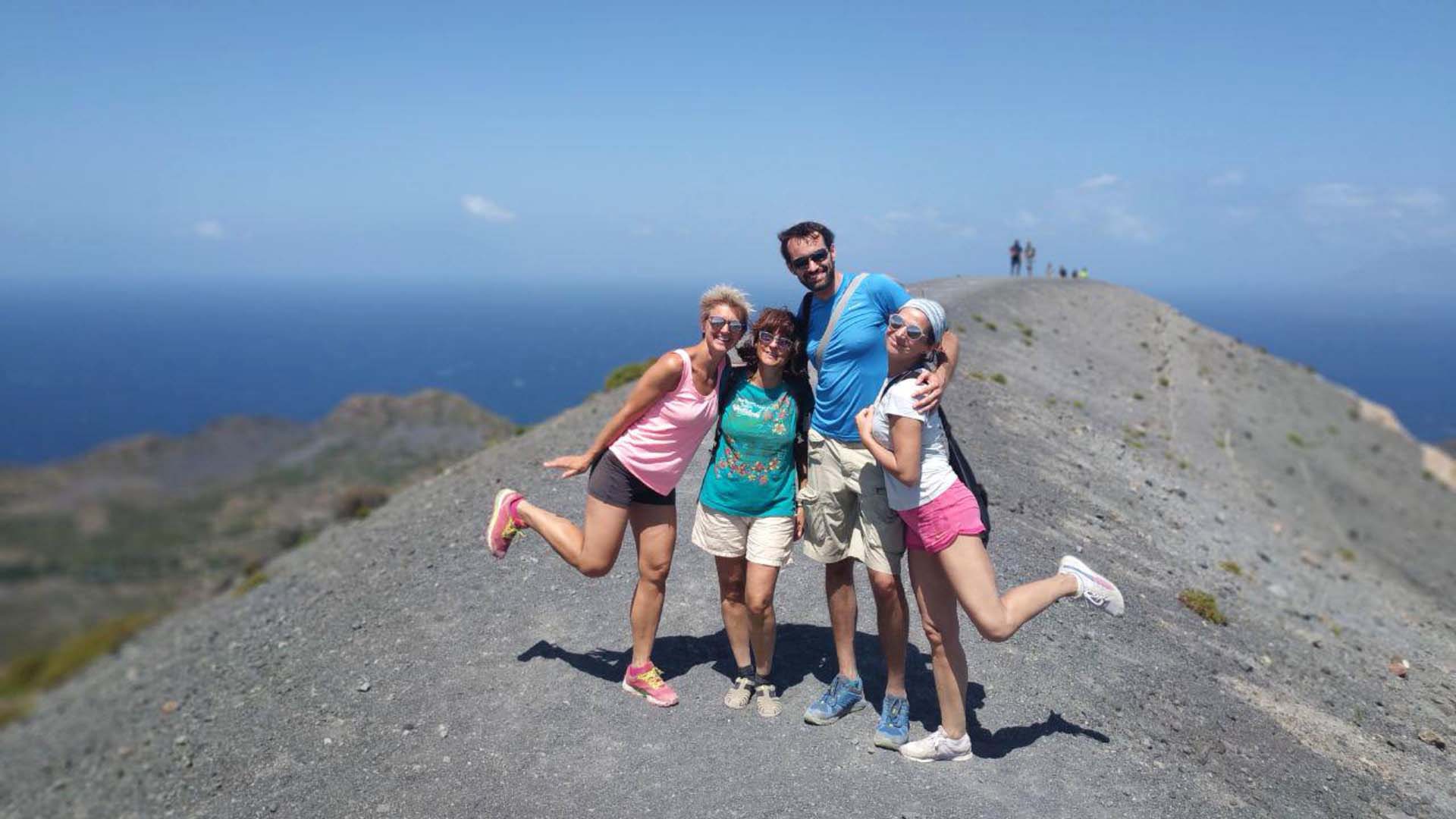 Escursioni a piedi tra i vulcani con guida