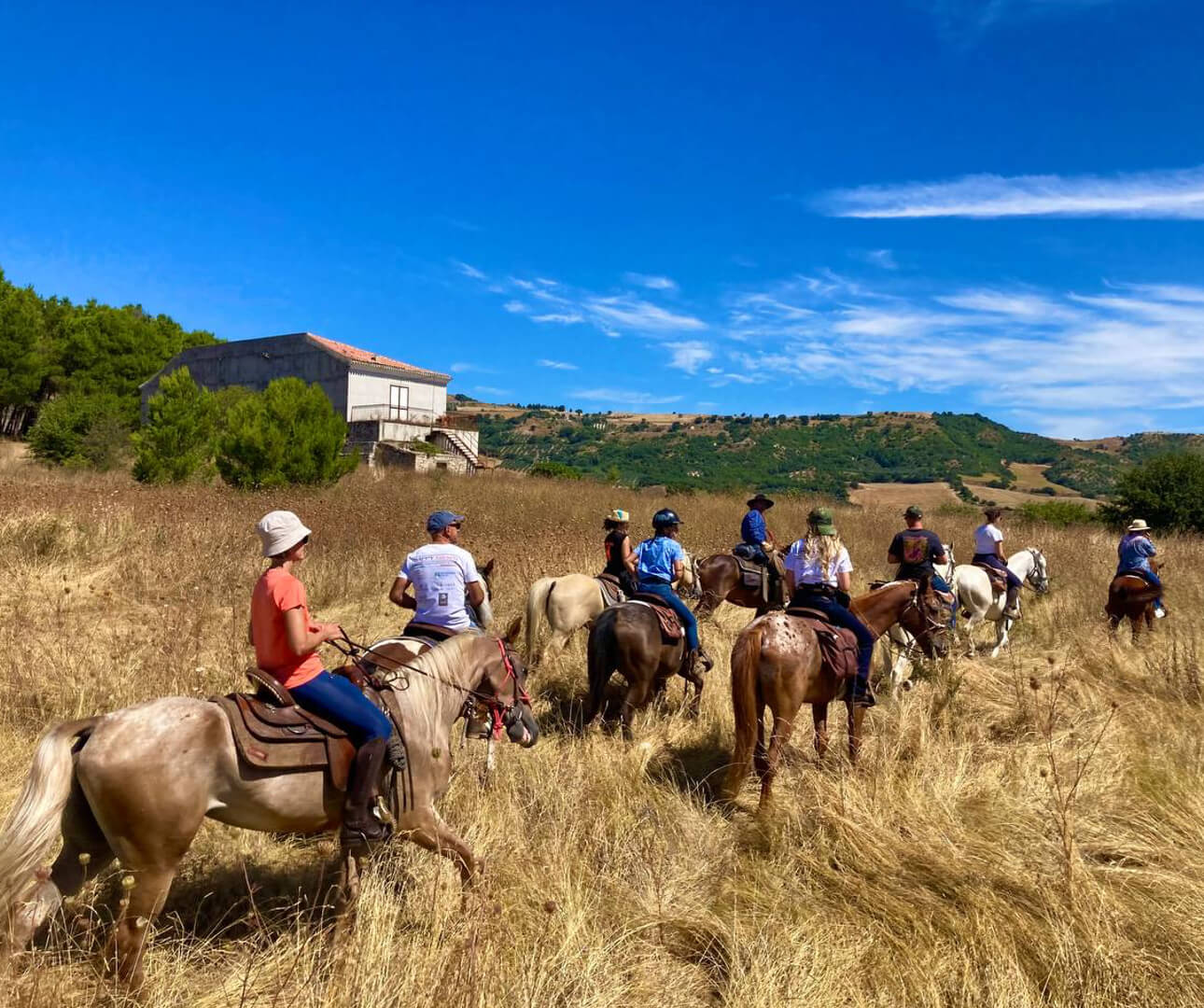 vacanza di gruppo outdoor a cavallo