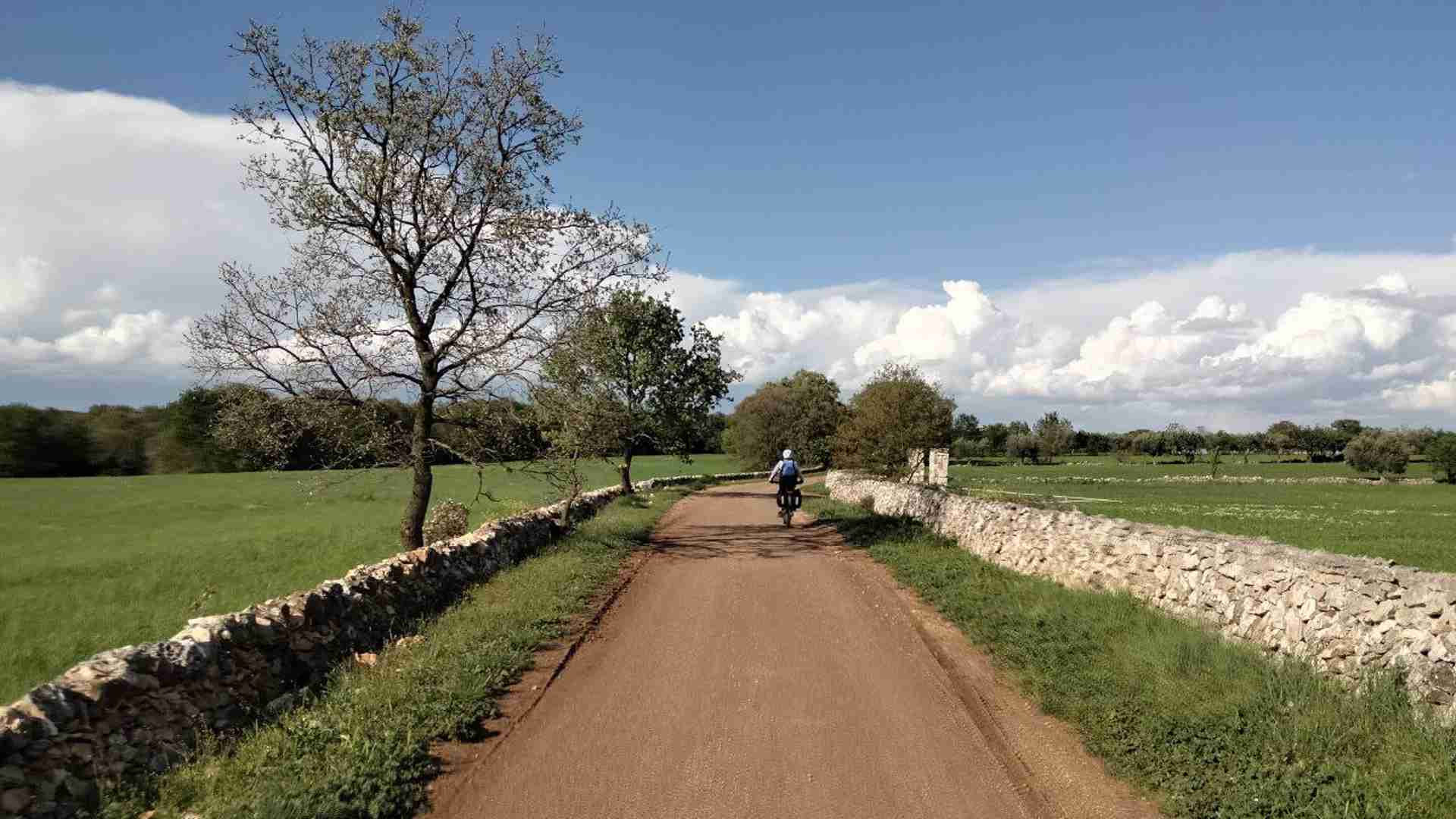 Valle d'Itria in Puglia, pedalare in gruppo